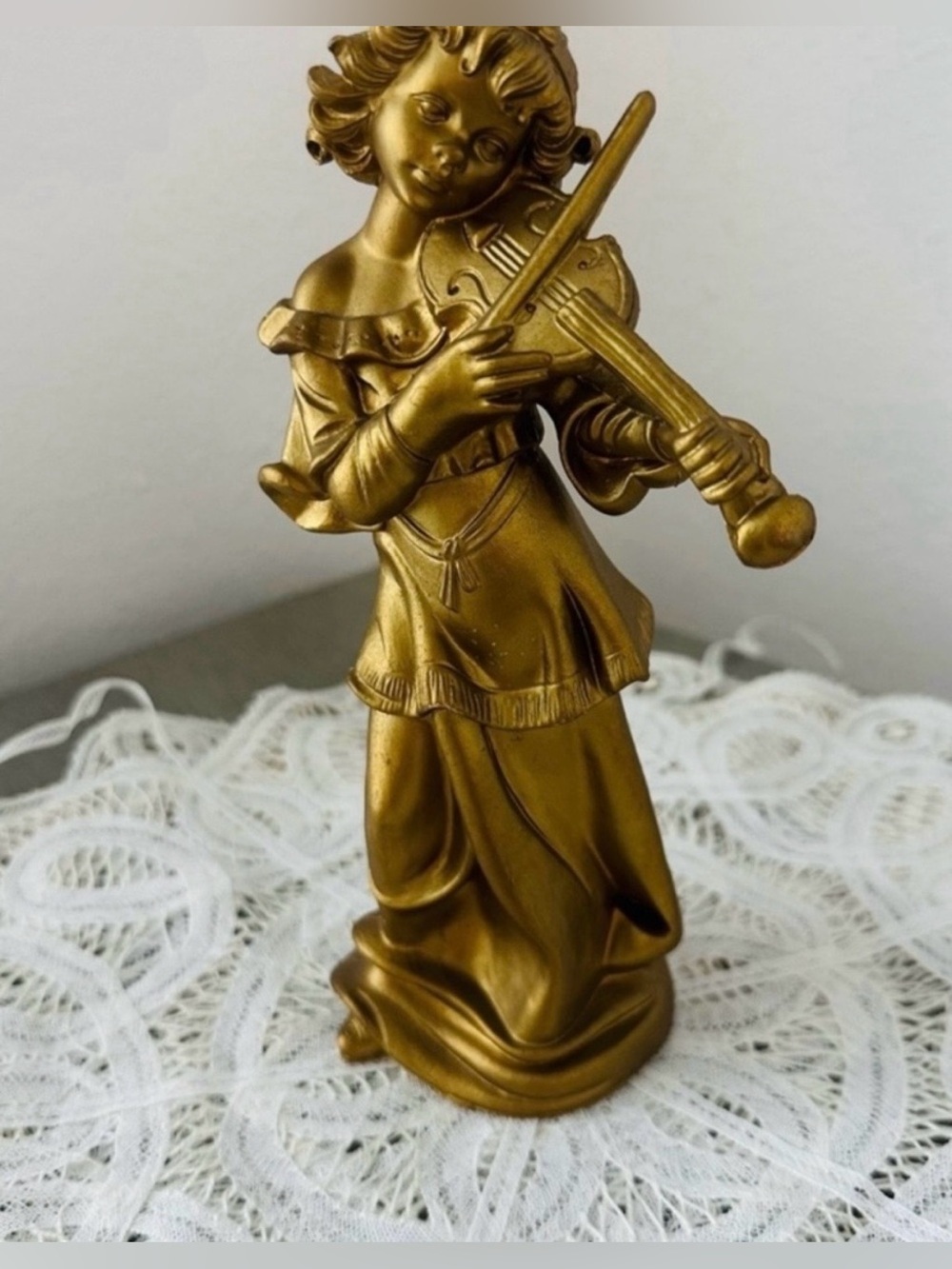 Victorian Gold/Bronze Angel
Decor with Violin decor
